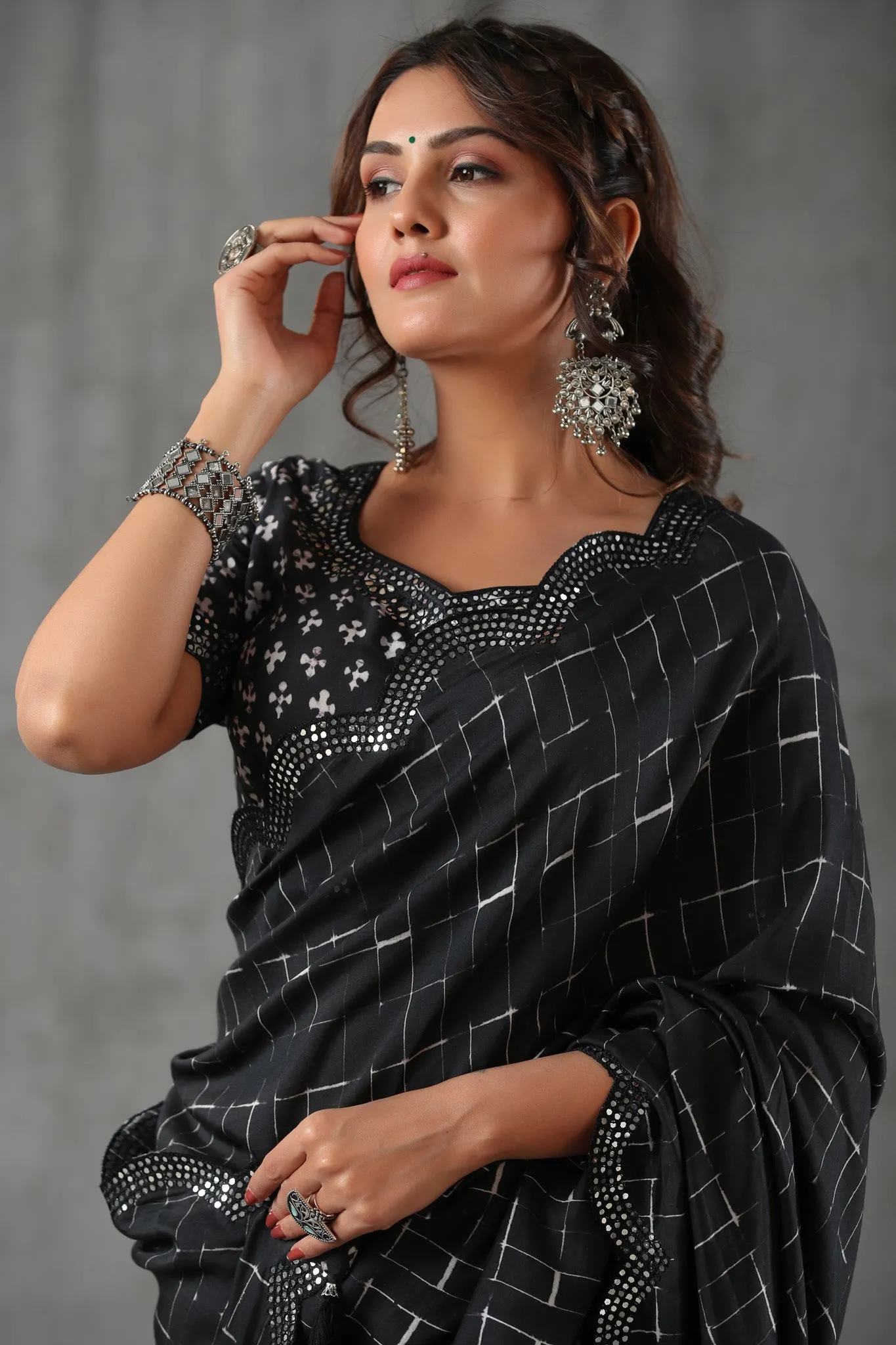 90Z797-RO Black Printed Crepe Saree with Scalloped Border