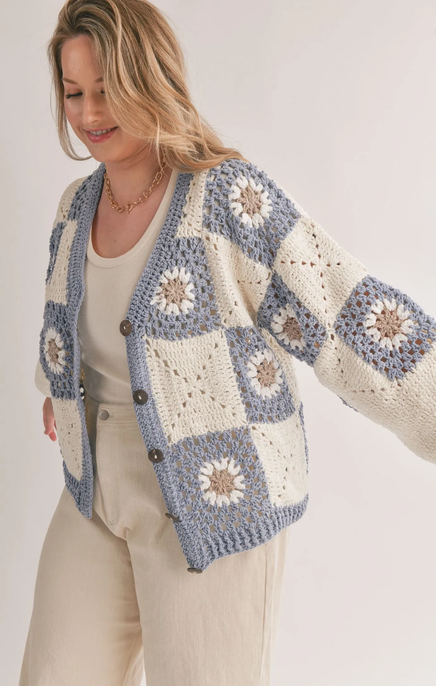 Curvy Myriam Daisy Crochet Cardigan