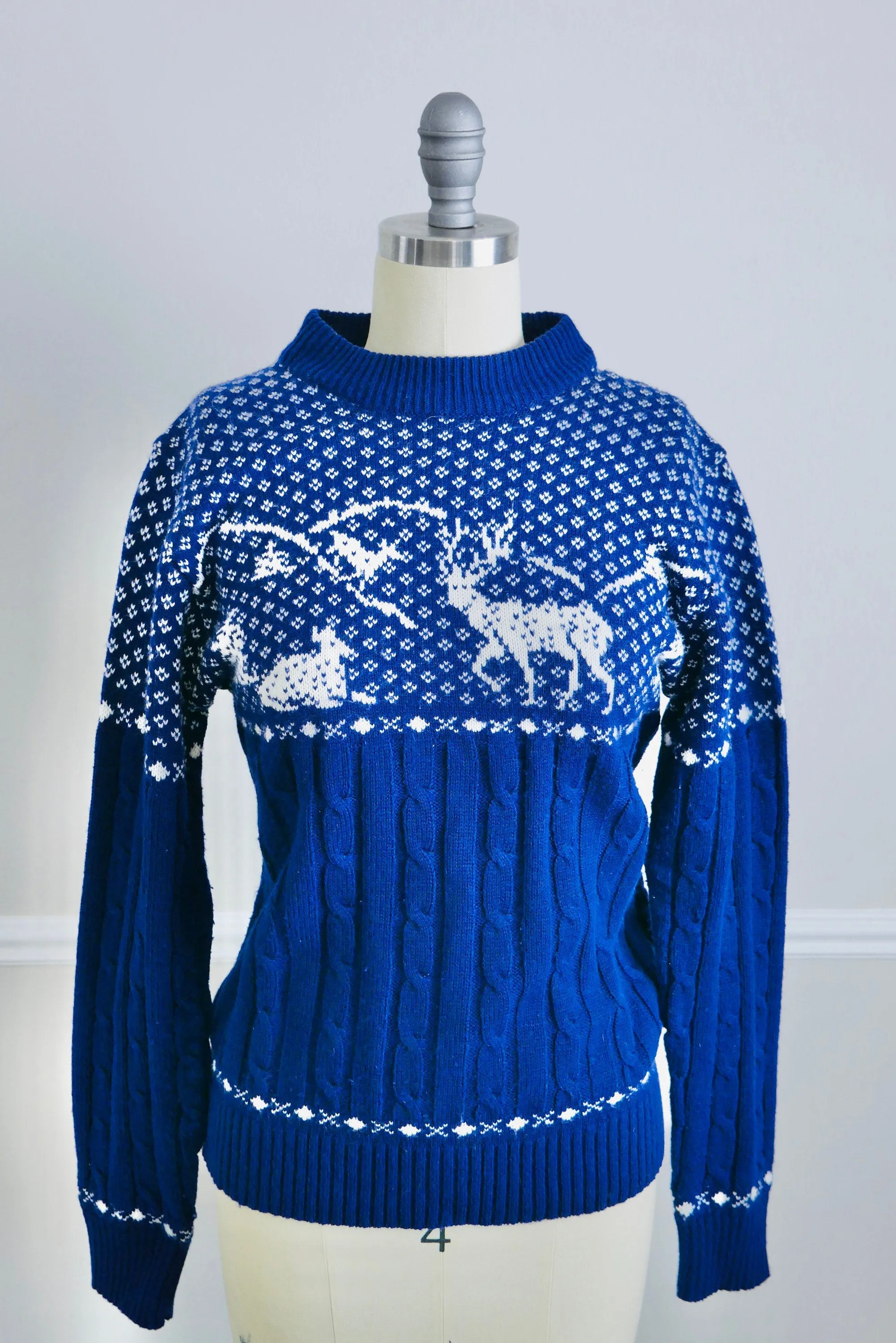 Vintage 1980s Blue Novelty Print Sweater / 80s cable knit pullover Size M